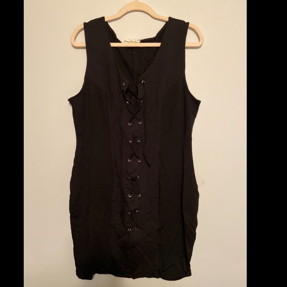 Black lace-up dress - Picture 1 of 2